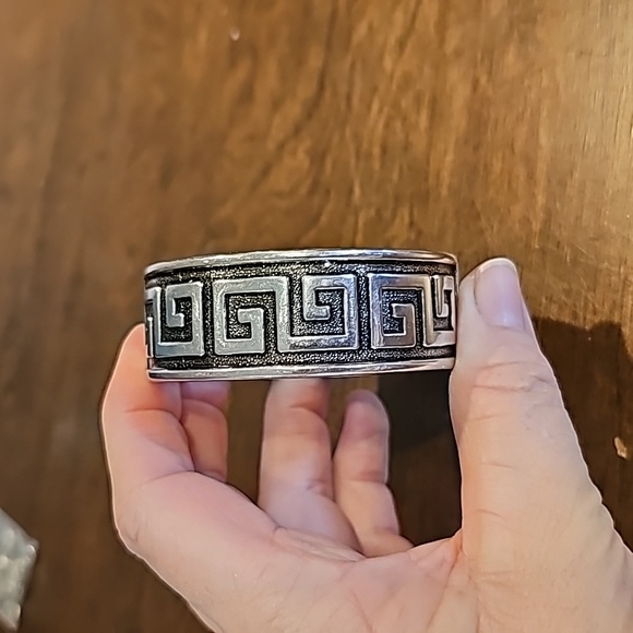 STUNNING VINTAGE GREEK KEY BRACELET - Picture 2 of 5